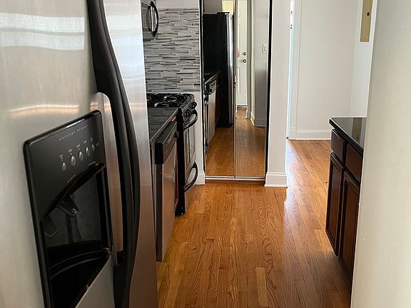 4th image of 7608 N Rogers Ave #203