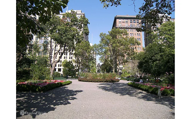 Rented by Douglas Elliman | media 7