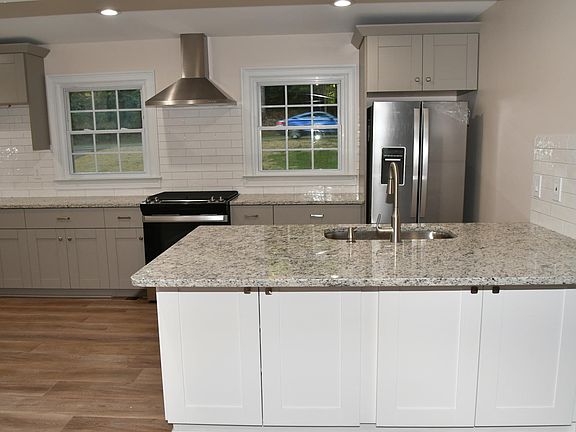 All appliances are included.