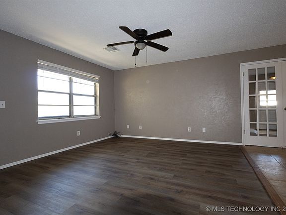 4th image of 111 East Dr