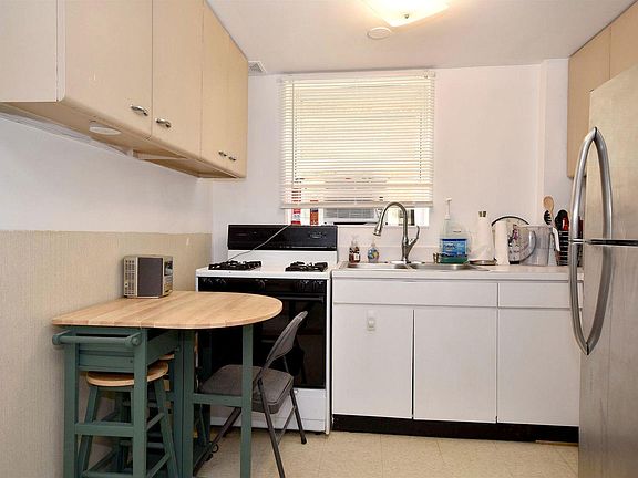 5th image of 5712 W Higgins Ave