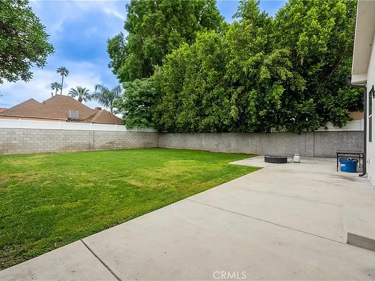 6940 Peach Ave — Photo 58