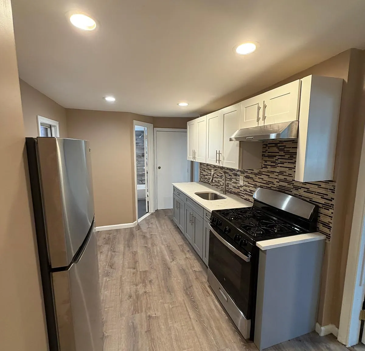 4 bed, $2,200 — Photo 3