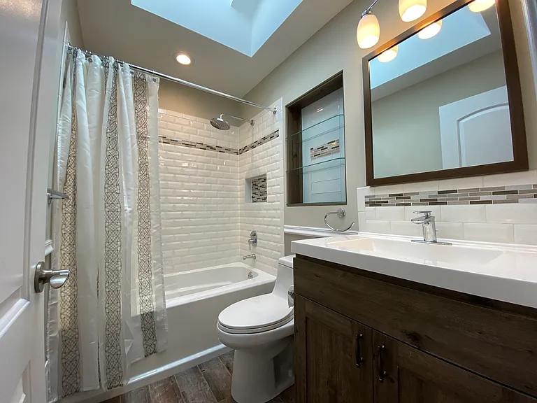 Laura Ln — Photo 9