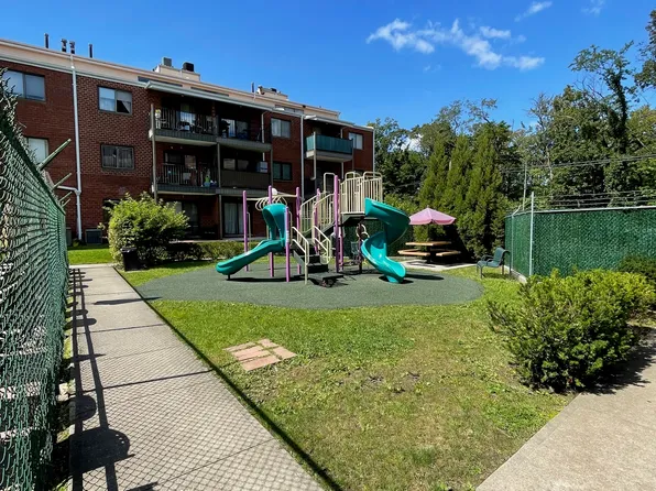 2811 East 26th Street image 17 of 38