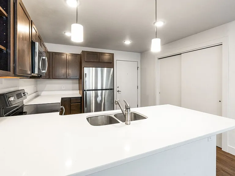 Creekside Apartments — Photo 24