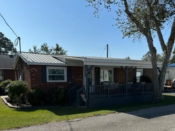 54 Clarkland Village St, Elizabethtown, NC 28337
