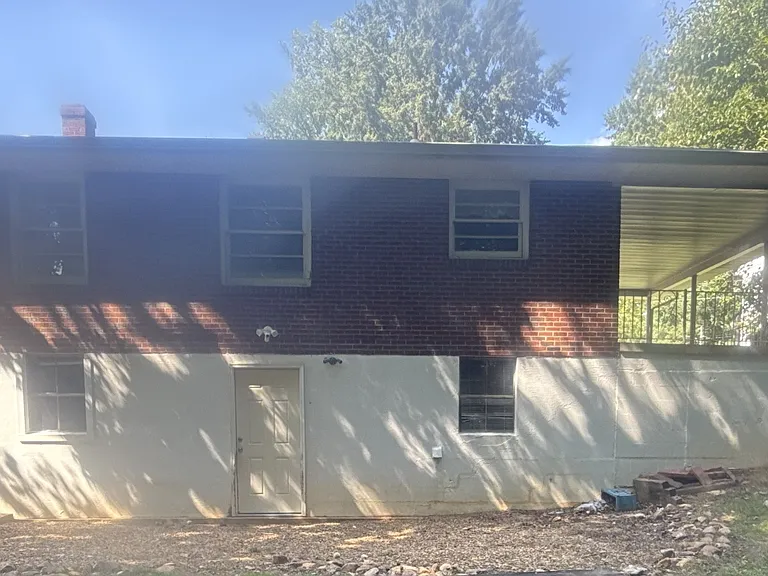 139 Winthrop Dr — Photo 3