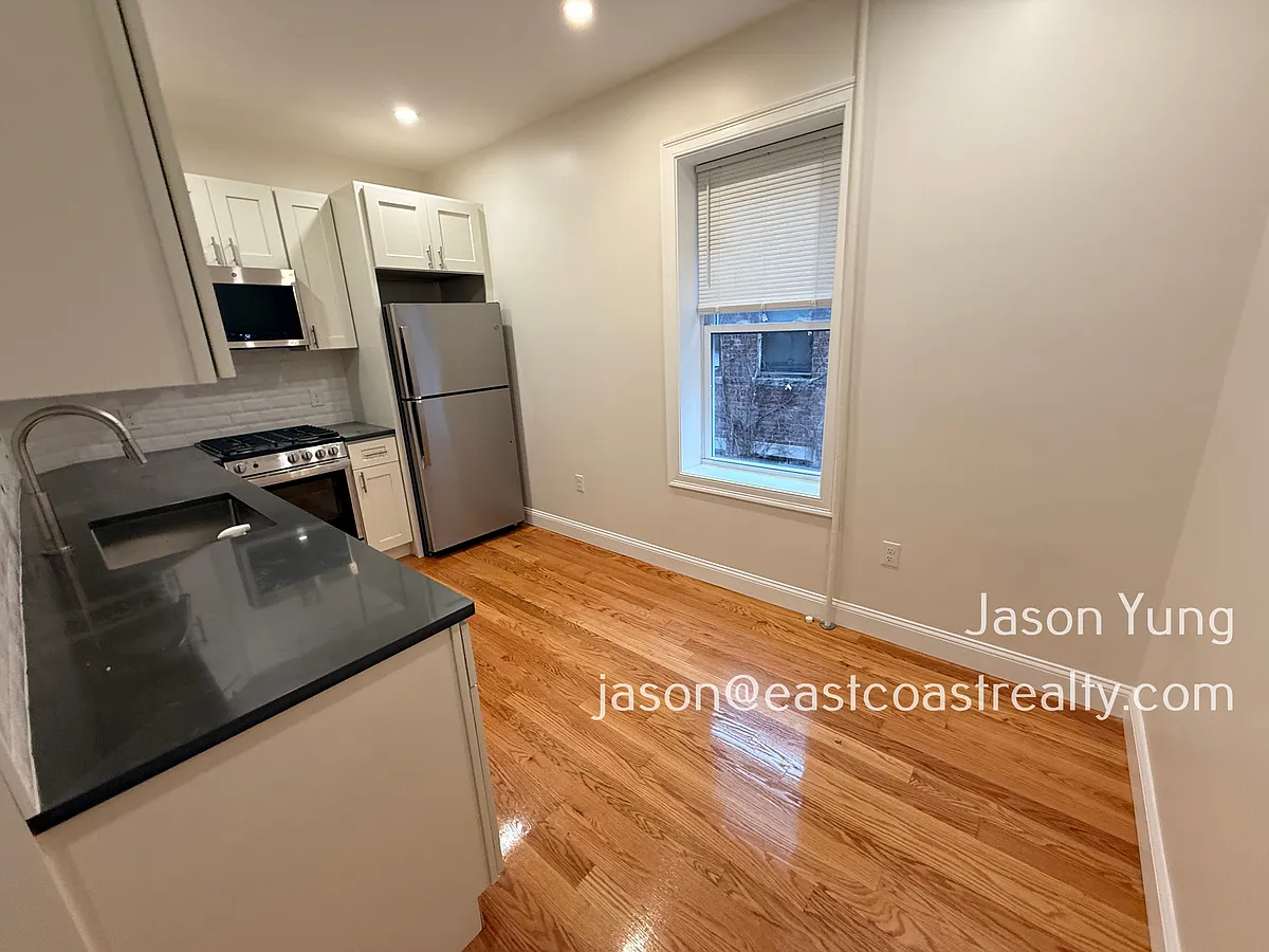 Building Photo - 25 Queensberry St #12