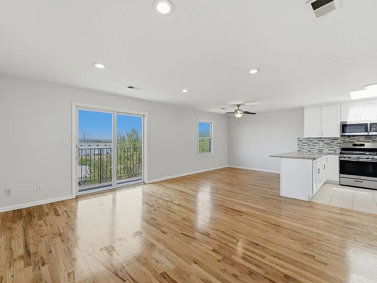 239 Terrace Ave #2 — Photo 5