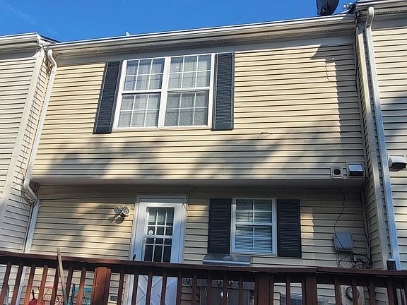 3rd image of 8311 Felsted Ln
