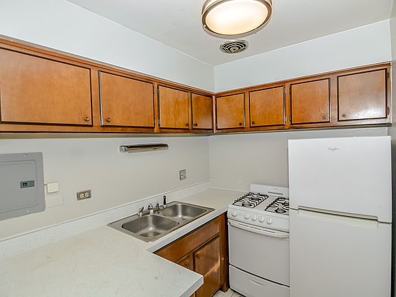 3rd image of 660 W Wrightwood Ave #407