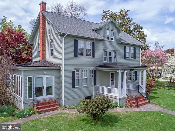 2nd image of 135 N Main St