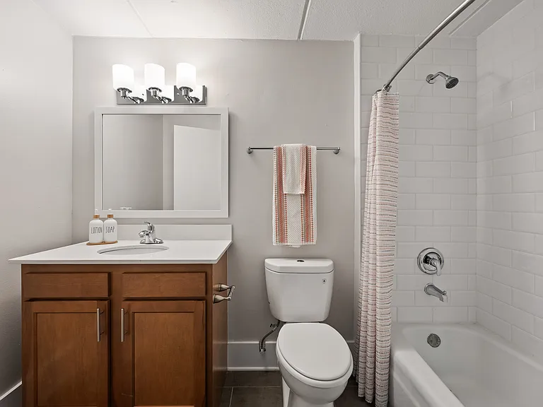 Fox Run Apartments — Photo 12