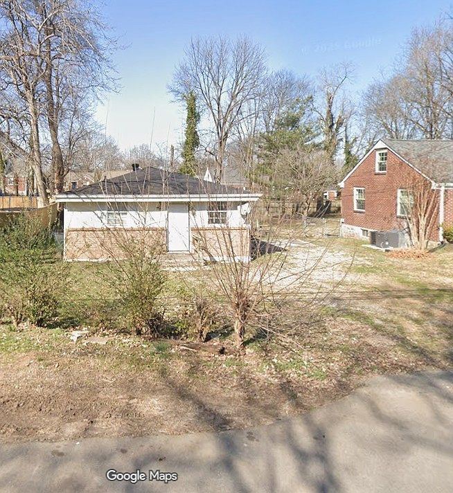 2nd image of 1019 Maplewood Pl