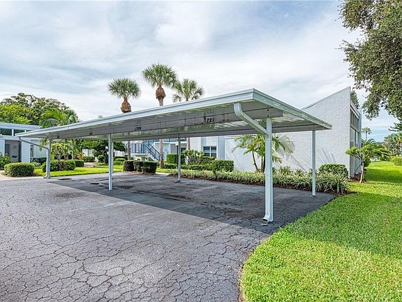 4th image of 725 Capri Isles Blvd #725