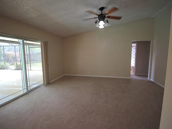 4th image of 516 Oak Creek Dr