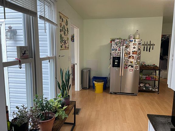 3rd image of 1364 1/2 Ida Ave