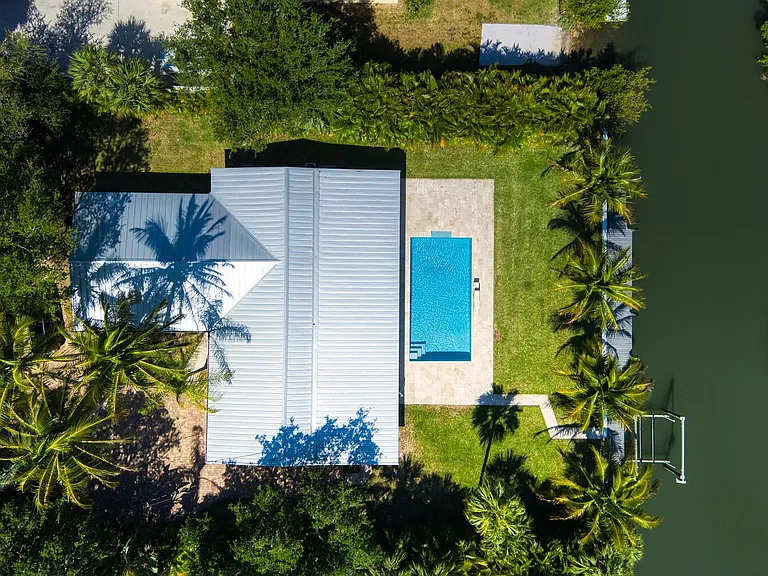 537 E Causeway Blvd — Photo 30