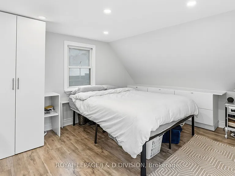 118 Bogert Ave #UPPER — Photo 11