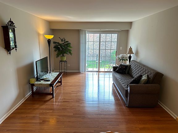 4th image of 1633 N Windsor Dr APT 216