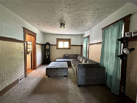 4th image of 1155 W 23rd St