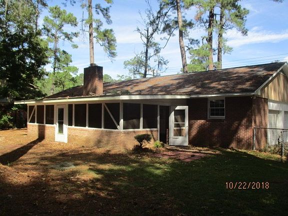 4th image of 2410 Jerry Jones Dr