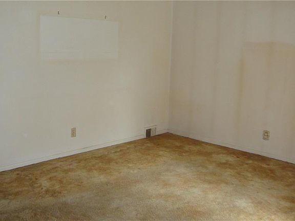4th image of 397 Burroughs Dr