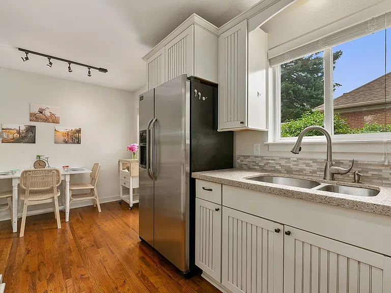 455 N Sherwood St — Photo 14