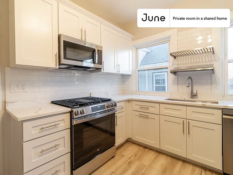 41 Brook St #E — Photo 8