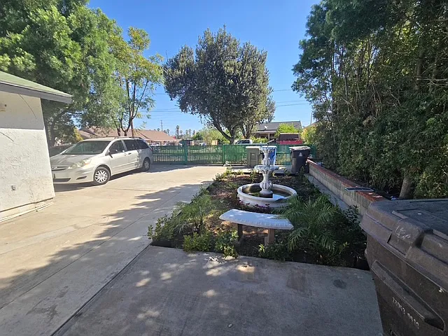 3 bed, 1120 sqft, $3,500 — Photo 2