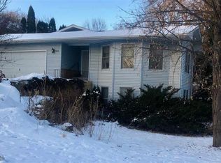 605 Riverview Rd, Saint Peter, MN 56082