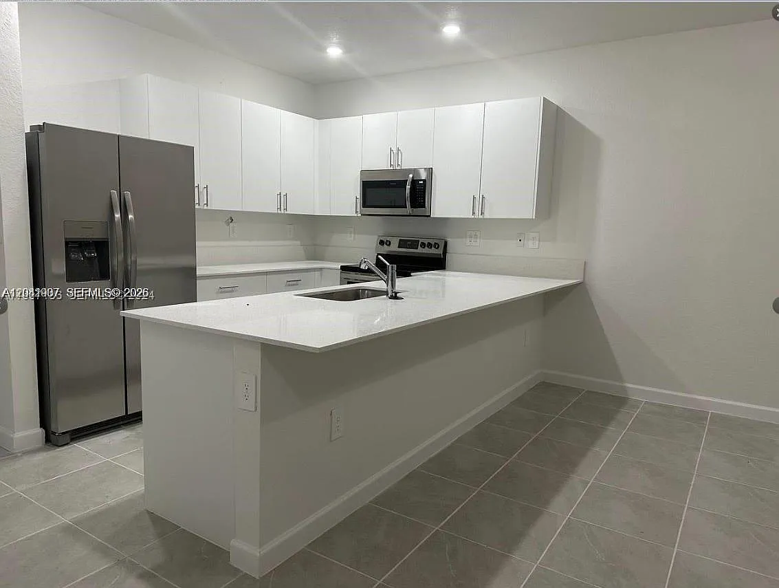 3 bed, 2.5 bath, 1460 sqft, $2,450 — Photo 4
