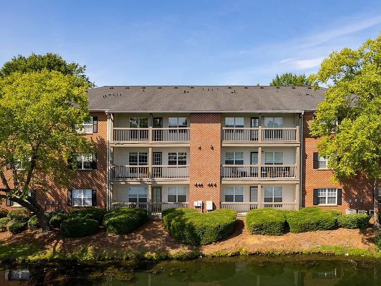 Deep River Pointe Apartments — Photo 29