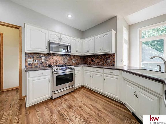 5th image of 9223 Brentwood Dr