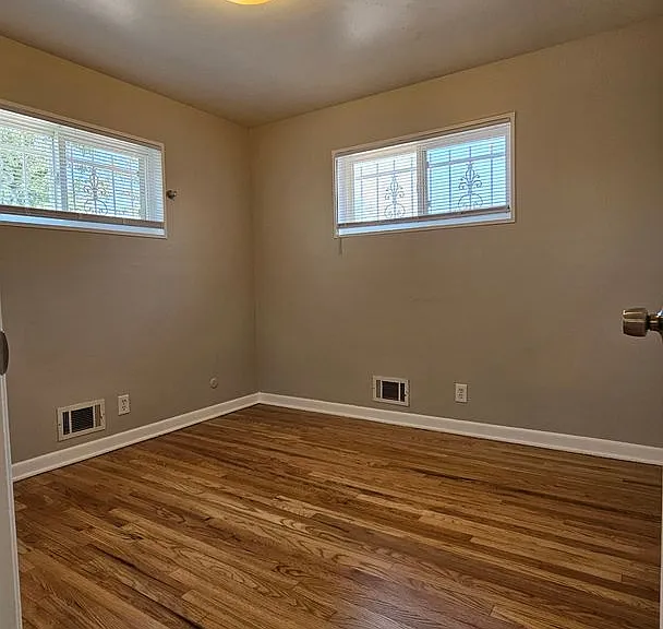 10841 Mildred Dr — Photo 9