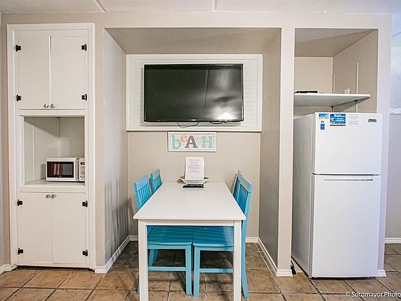 5th image of 110 E Pompano St #210 & 410
