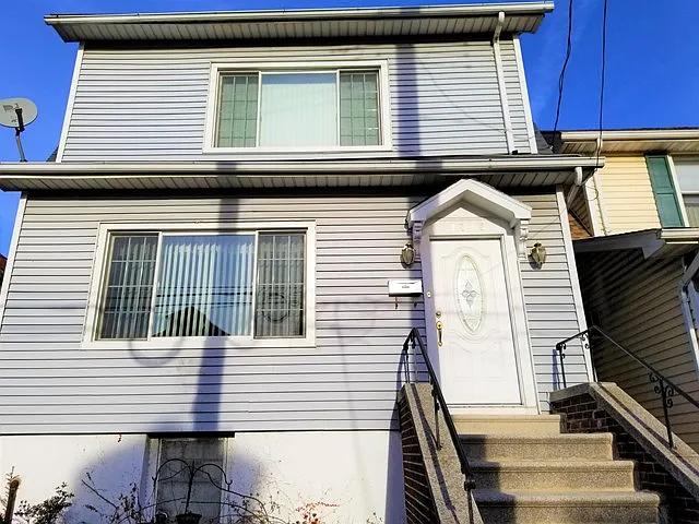 1828 Colden Ave photo 1