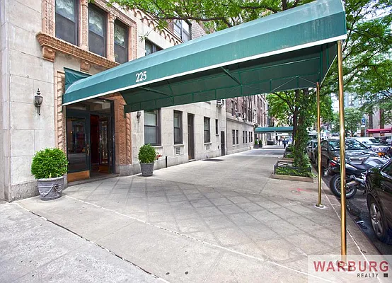 Sold by Warburg | media 12