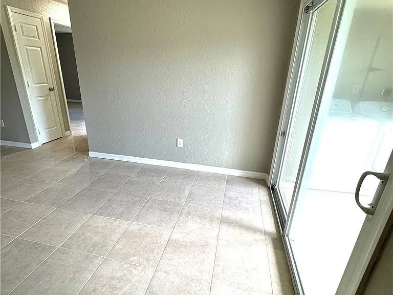 129 SE 23rd Pl #2 — Photo 5