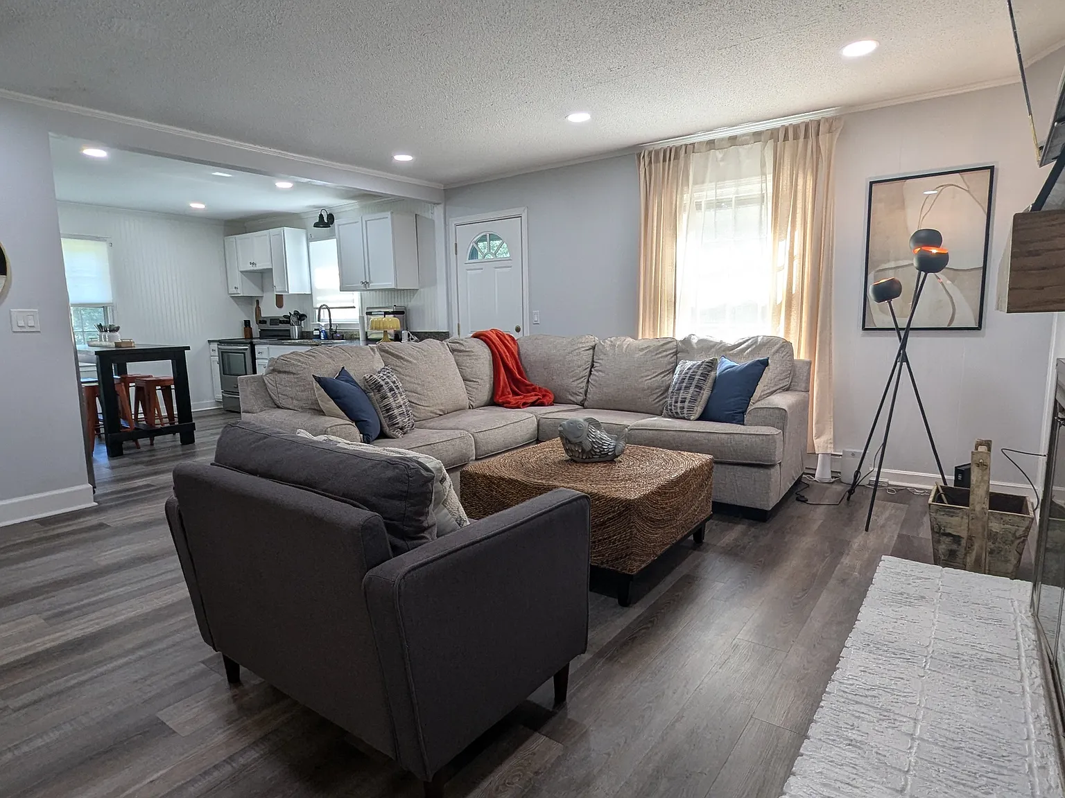 3 bed, 1695 sqft, $2,250 — Photo 3