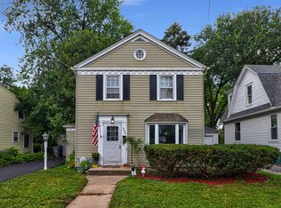 384 Congdon Ave, Elgin, IL 60120