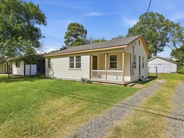 519 S 13th St, Nederland, TX 77627