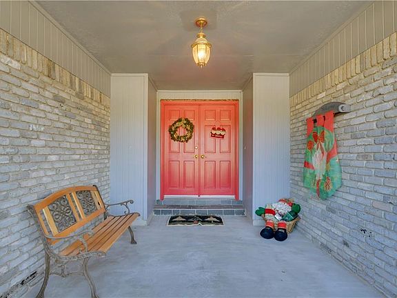 2nd image of 716 Meadowlark Dr