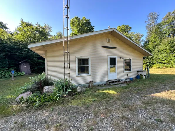 7699 Old Grade Rd, Newberry, MI 49868