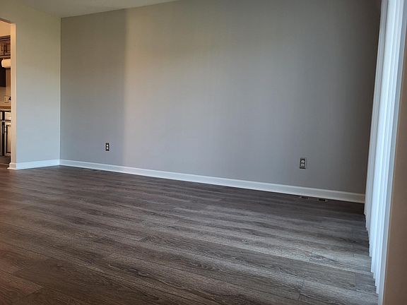 3rd image of 11447 Lynhurst Dr #143