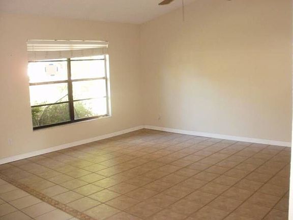 5th image of 2005 Poplar Ct