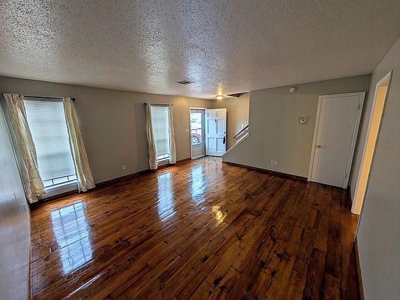 3rd image of 1305 Rebecca Ln