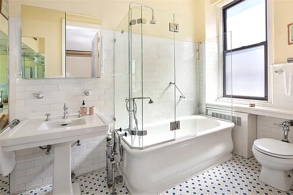 Sold by R New York | media 17