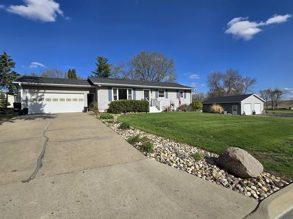 620 S 8th St, Akron, IA 51001